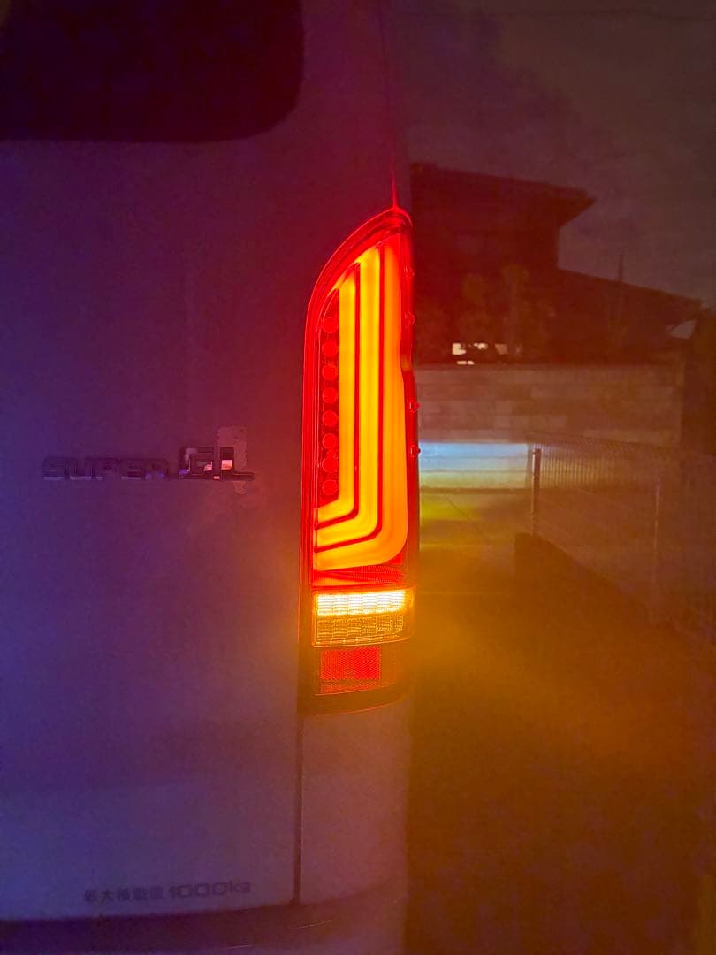 Valenti LEDテールランプ TYPE 3 ハイエース200系