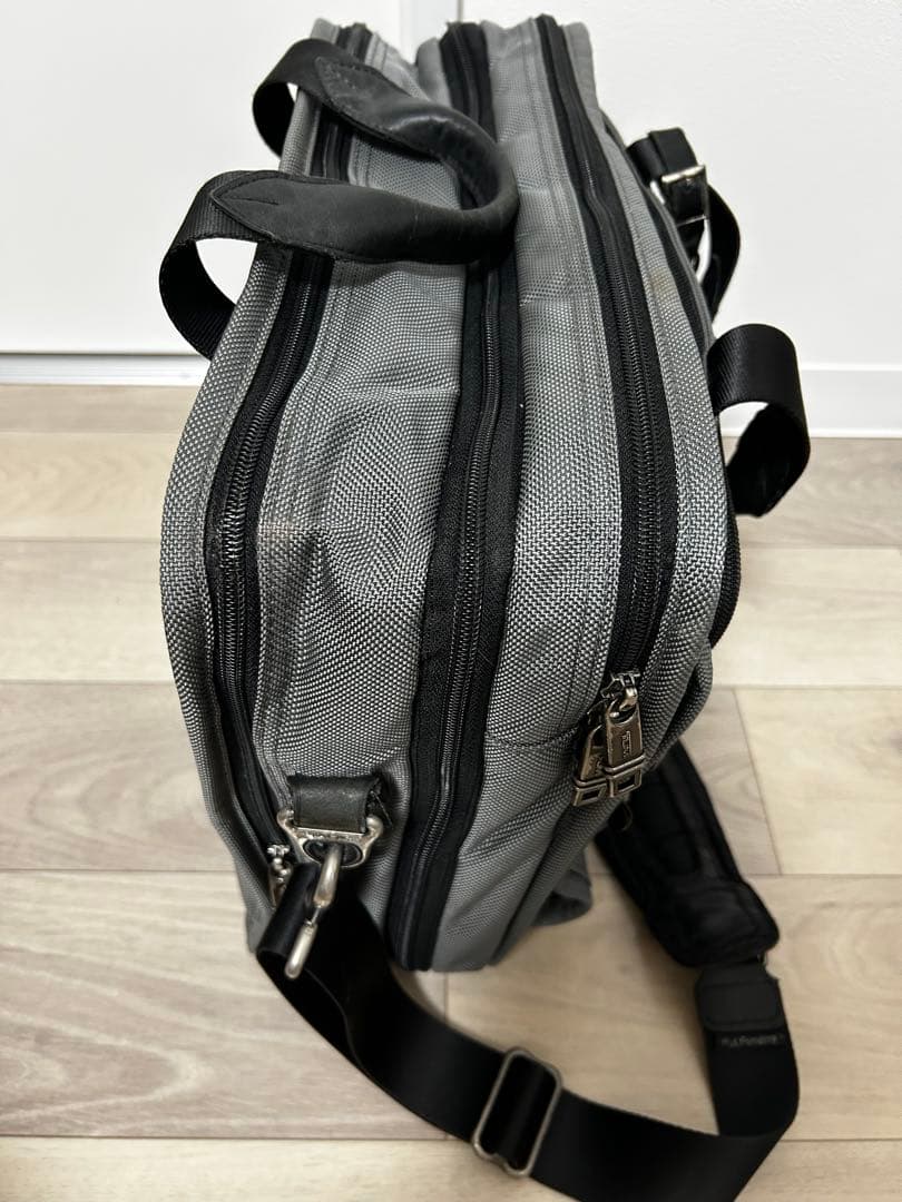 【セール❣️】トゥミ　TUMI　ビジネスバッグ　2way　限定色グレー 2層式