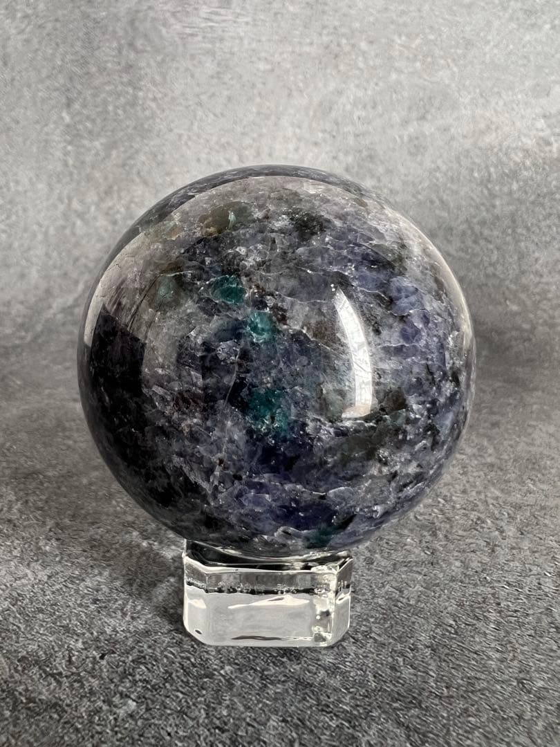 高品質　アイオライト　エメラルド　グリーンカイヤナイト　共生　スフィア