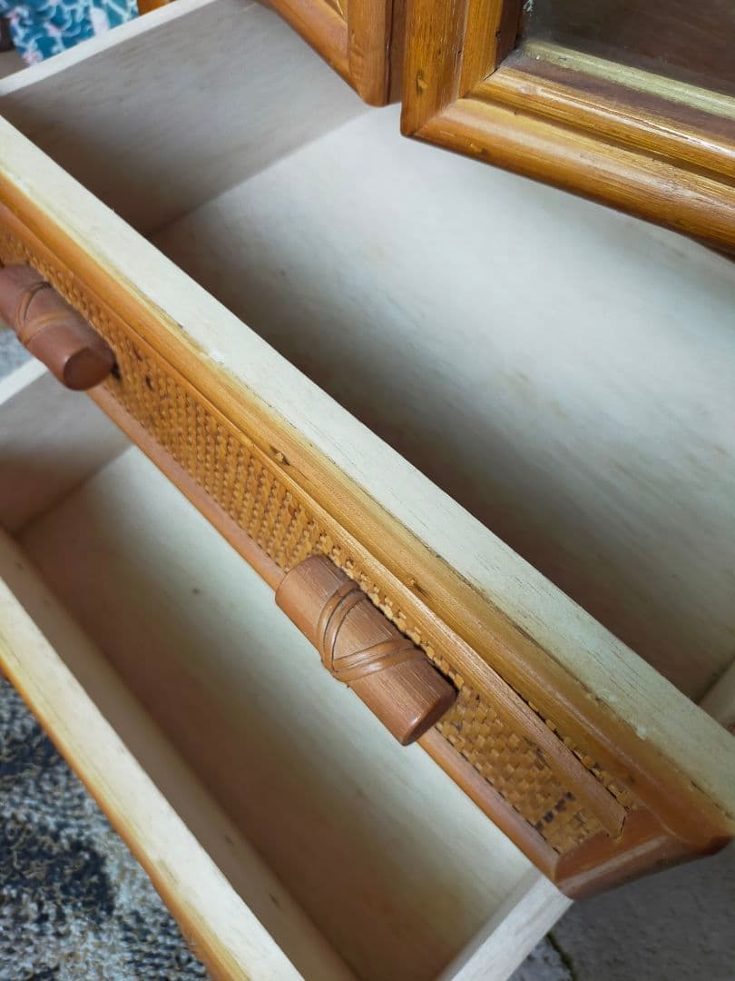 籐ラタン　キャビネットアンティーク　ガラス扉付き 小型