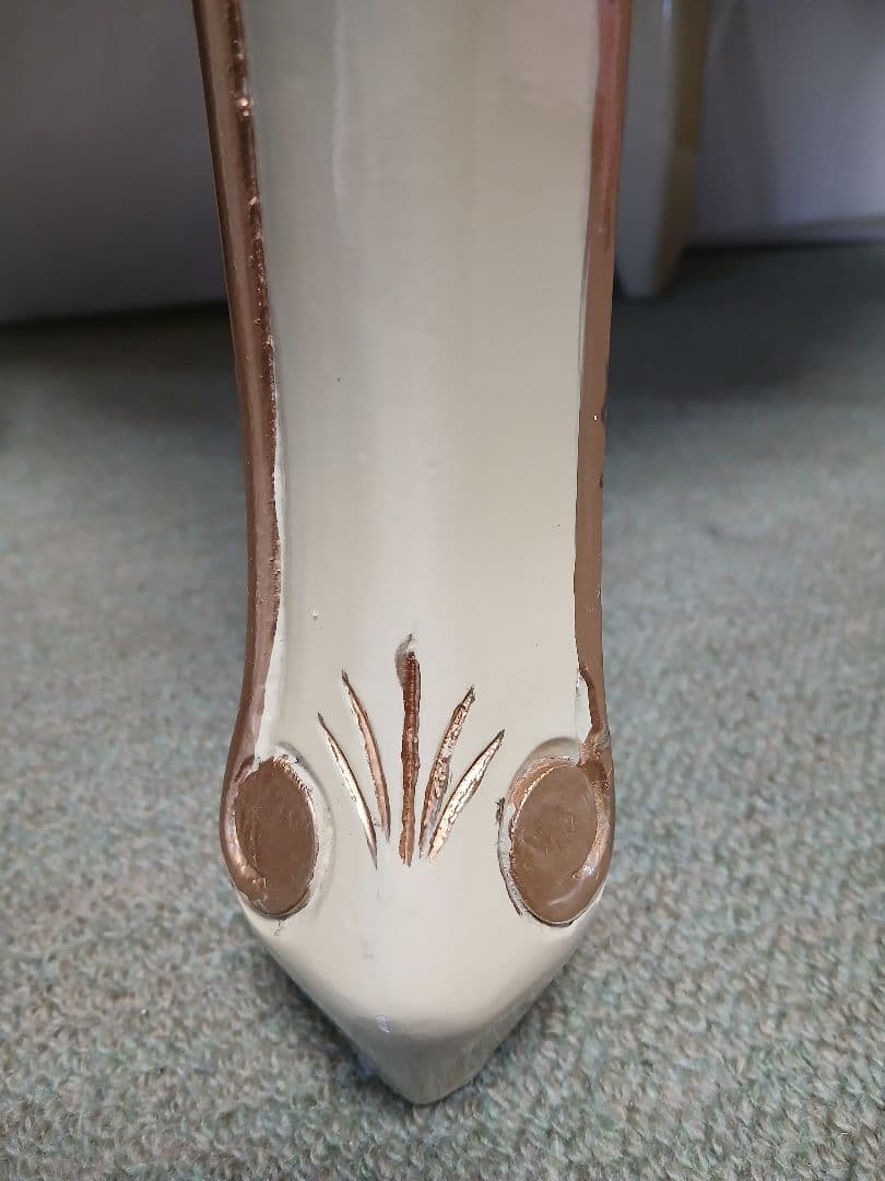 アンティーク猫脚花柄デザインのクリーム色キャビネット　サイドテーブル