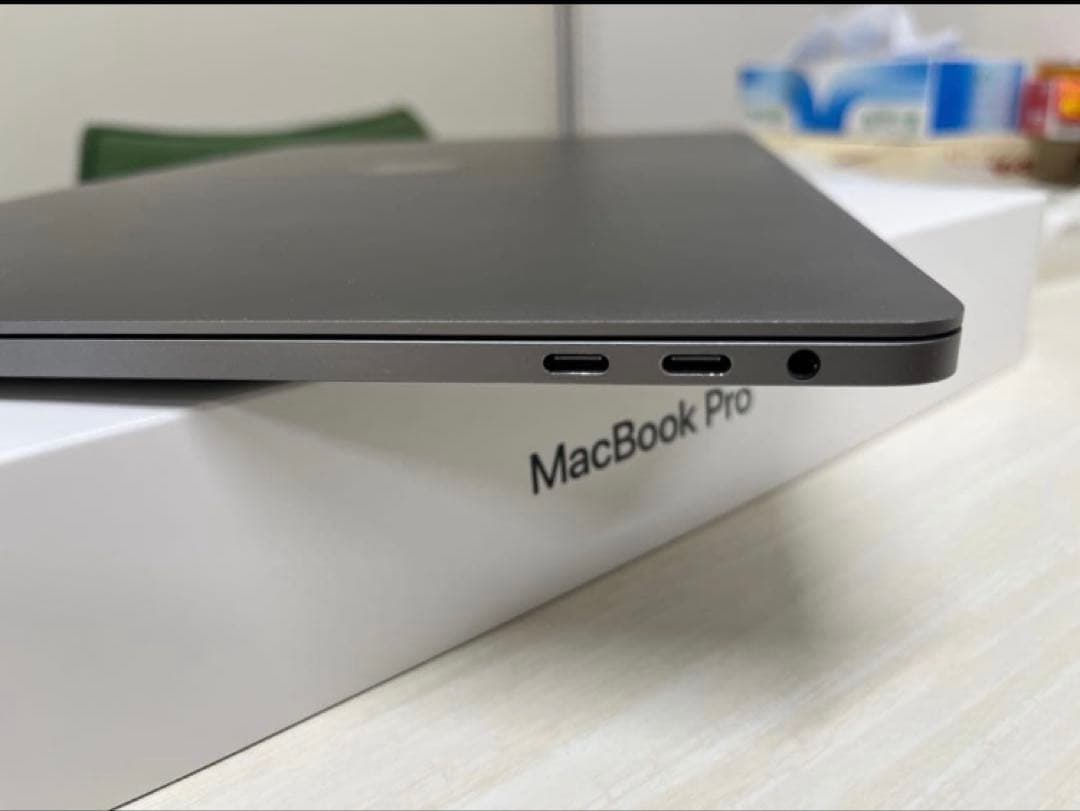 MacBook pro2019 15インチ i9 16GB SSD512