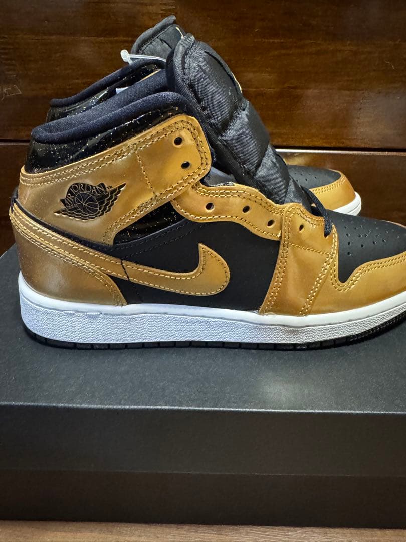 NIKE AIR JORDAN 1 MID キッズ　23cm 新品