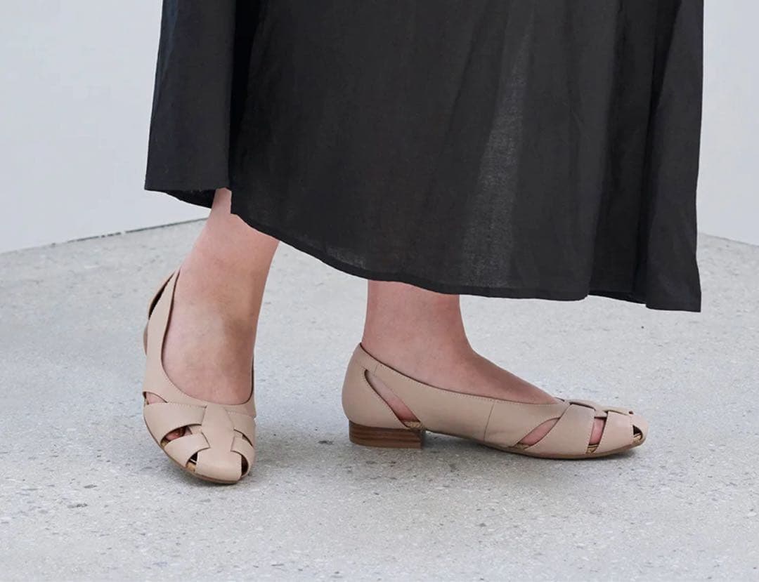 ing グルカデザインローヒールパンプス