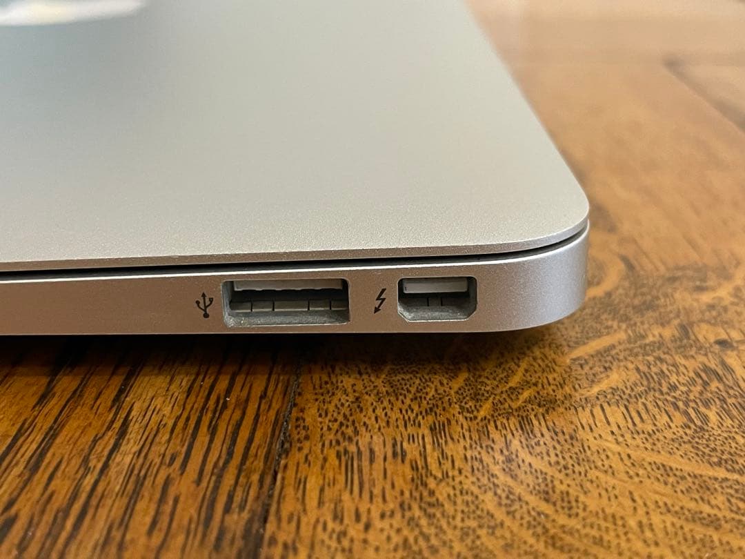 【売り切り】MacBook Air 11インチ Early 2014
