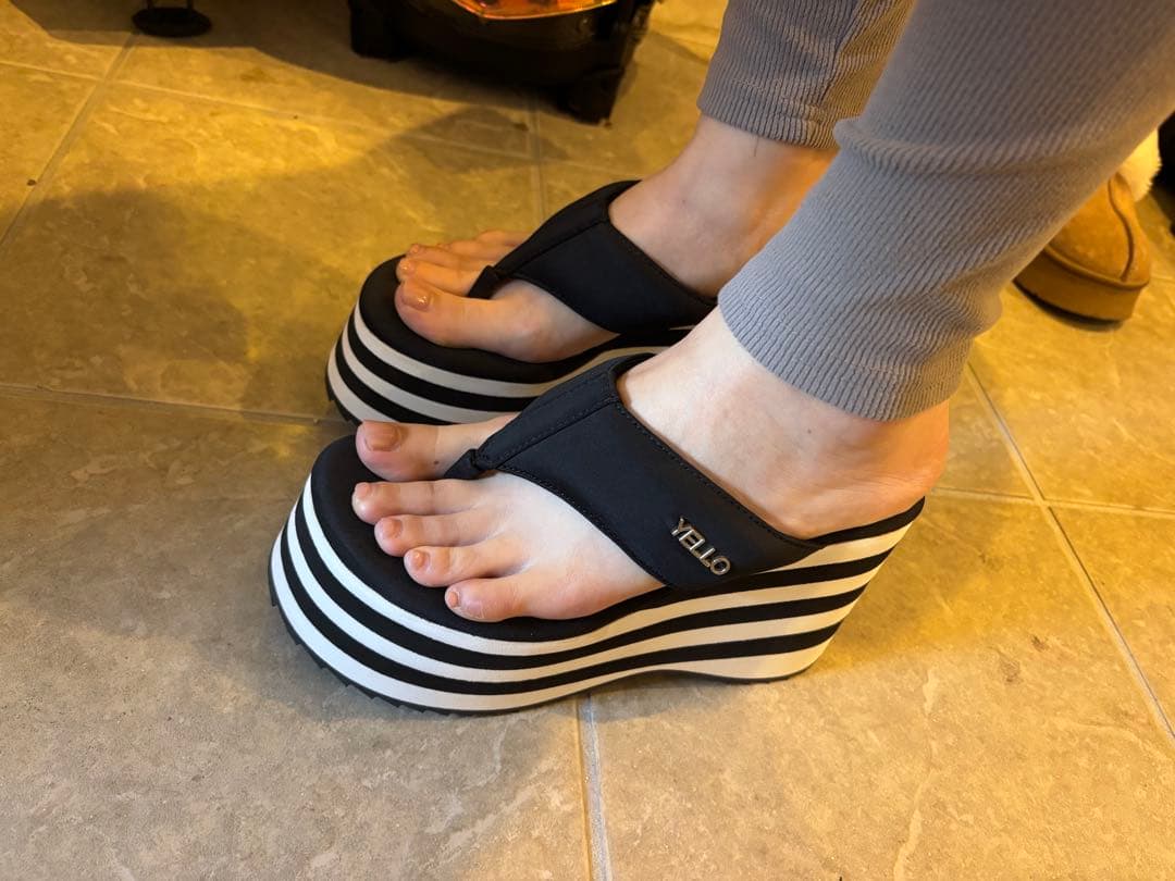 yello トングサンダル 厚底 イエロ 星あや