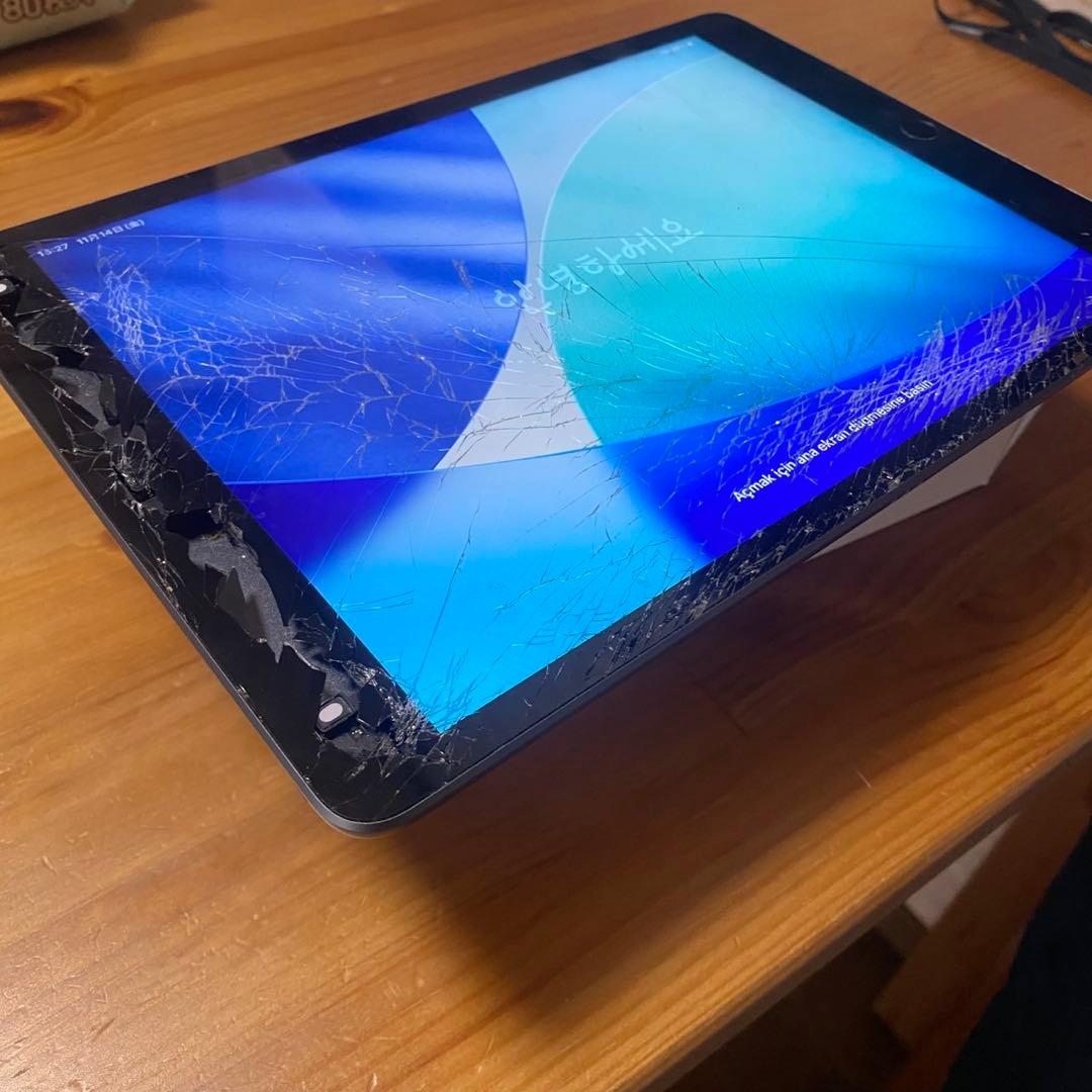 Apple iPad (第9世代) 64GB Wi-Fiモデル スペースグレー