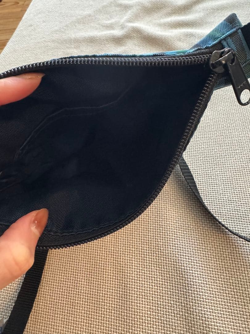 ファミリア　familiar 舟形ポシェット