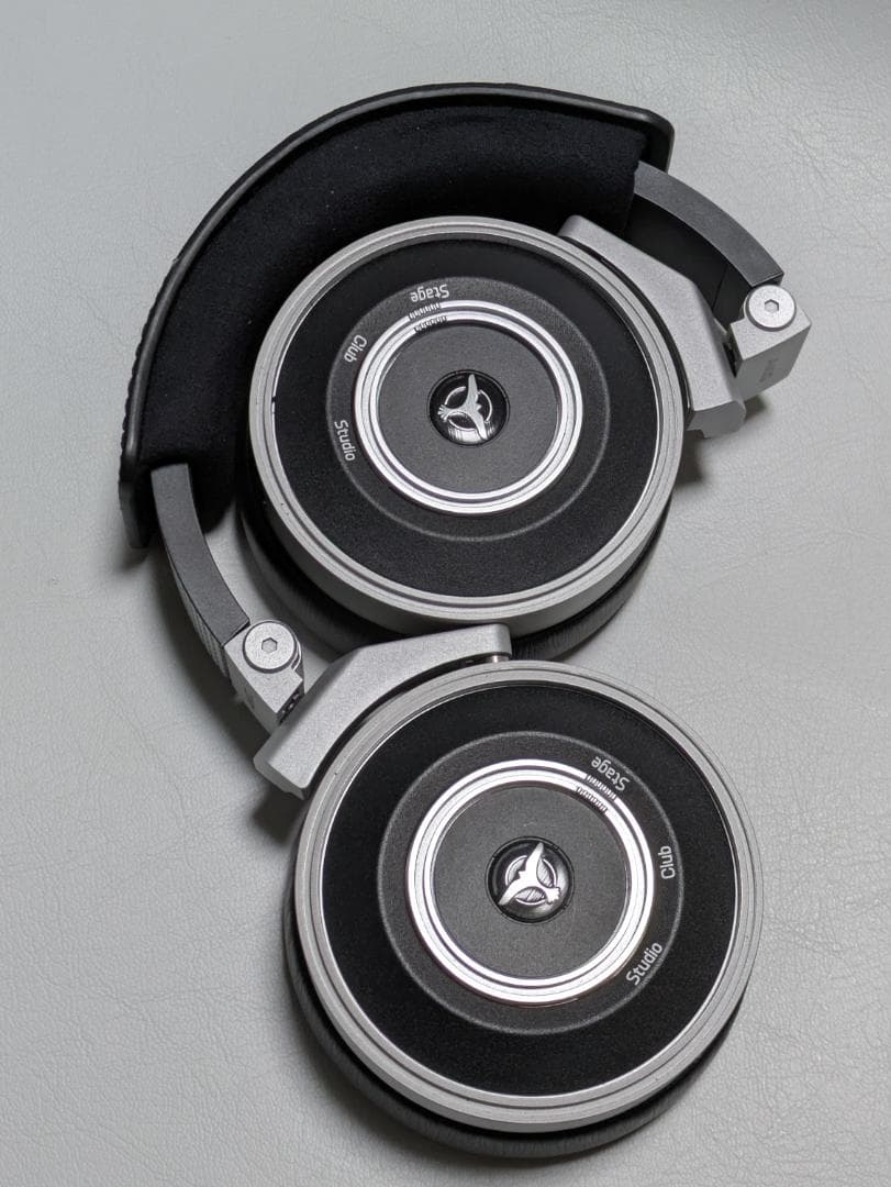 AKG K267 TIESTO 密閉型ヘッドホン(有線)、動作確認済