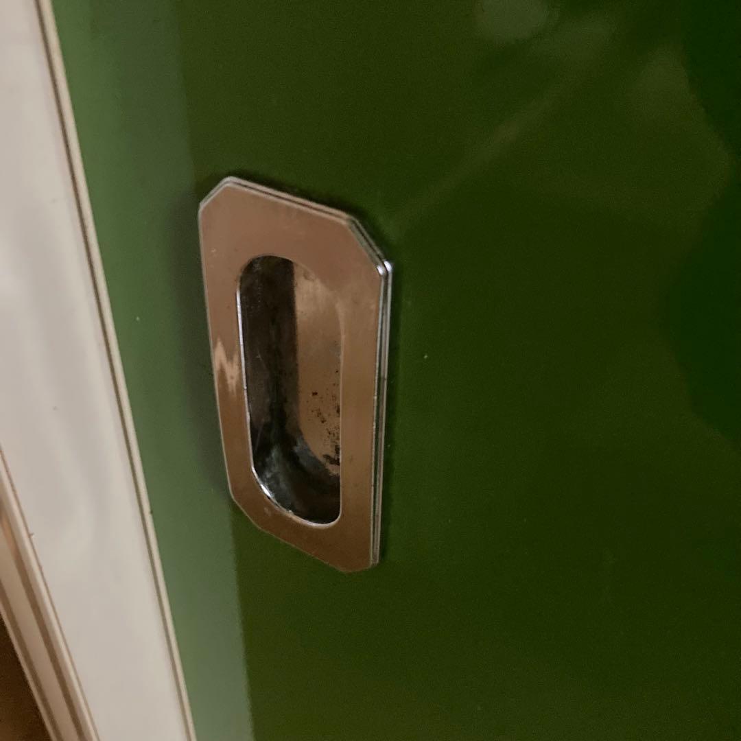 ガラス戸棚　飾り棚　食器棚　緑