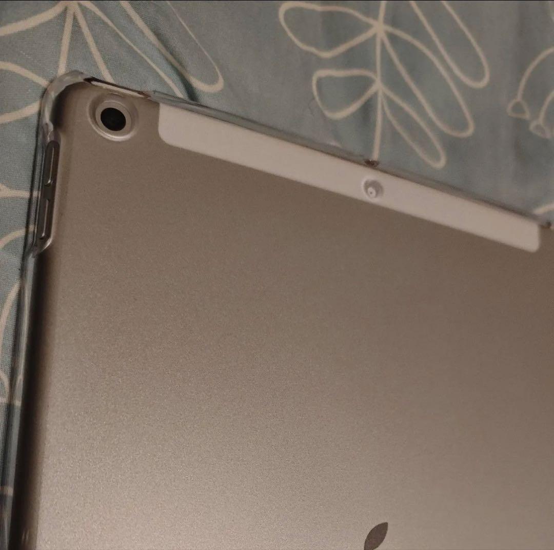iPad第9世代　Wi-Fi+セルラー シルバー64GB+スマートキーボード