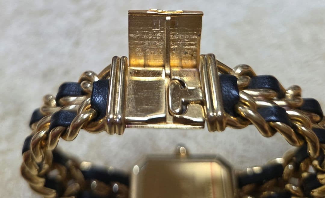 CHANEL プルミエール М 裏面純正保護シール付き