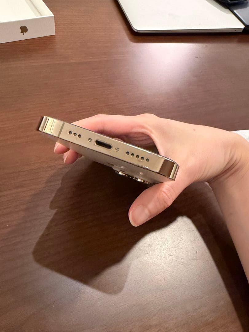 美品Apple iPhone 14 Pro ゴールド 本体　米国版