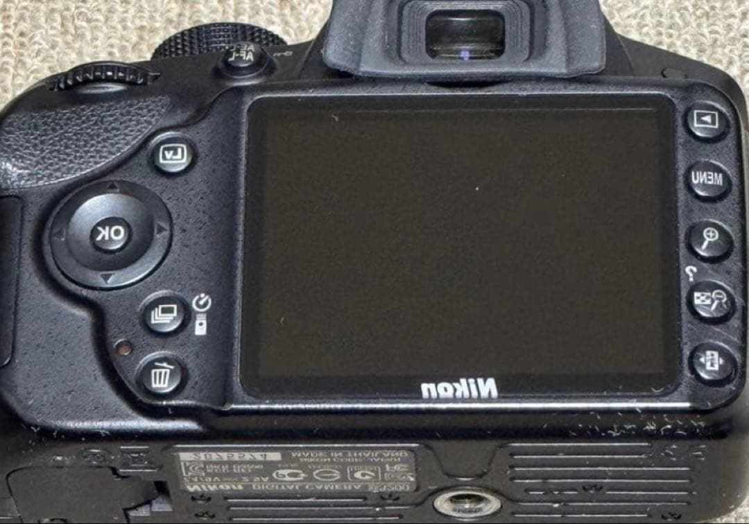 D3200及びNikon AF-S DX ズ-ムNikkor 18-70mm