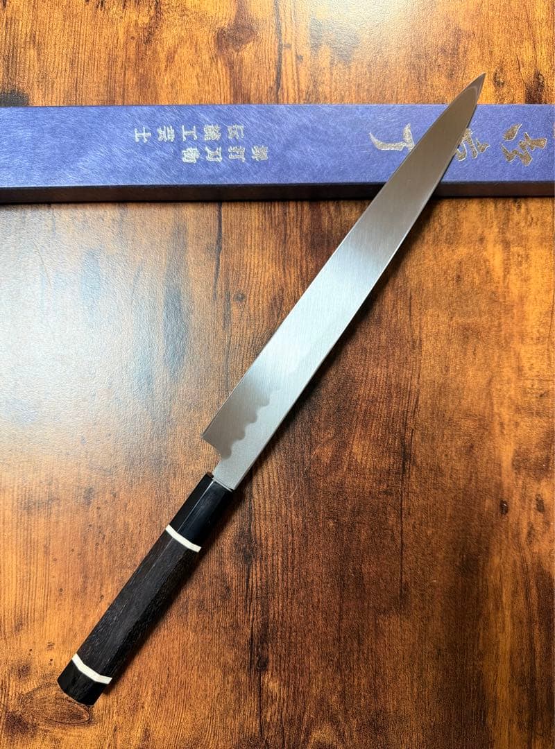【堺打刃物】　祥太郎作　刺身 柳刃　本焼　白鋼　9寸　鏡面　包丁　黒檀水牛八角柄