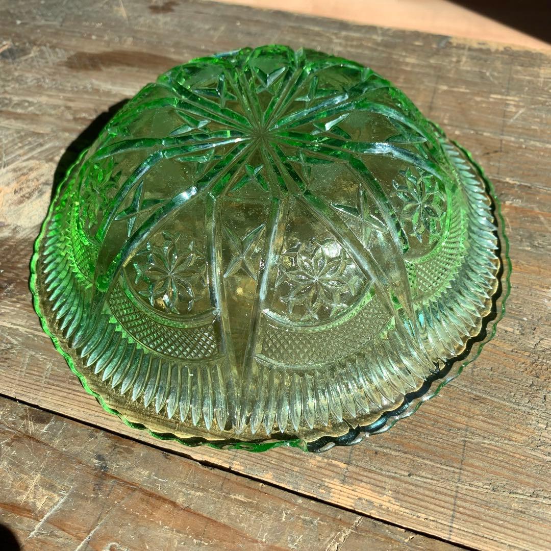 ウランガラス ボウル 皿 大正ガラス レトロガラス 発光やや強め