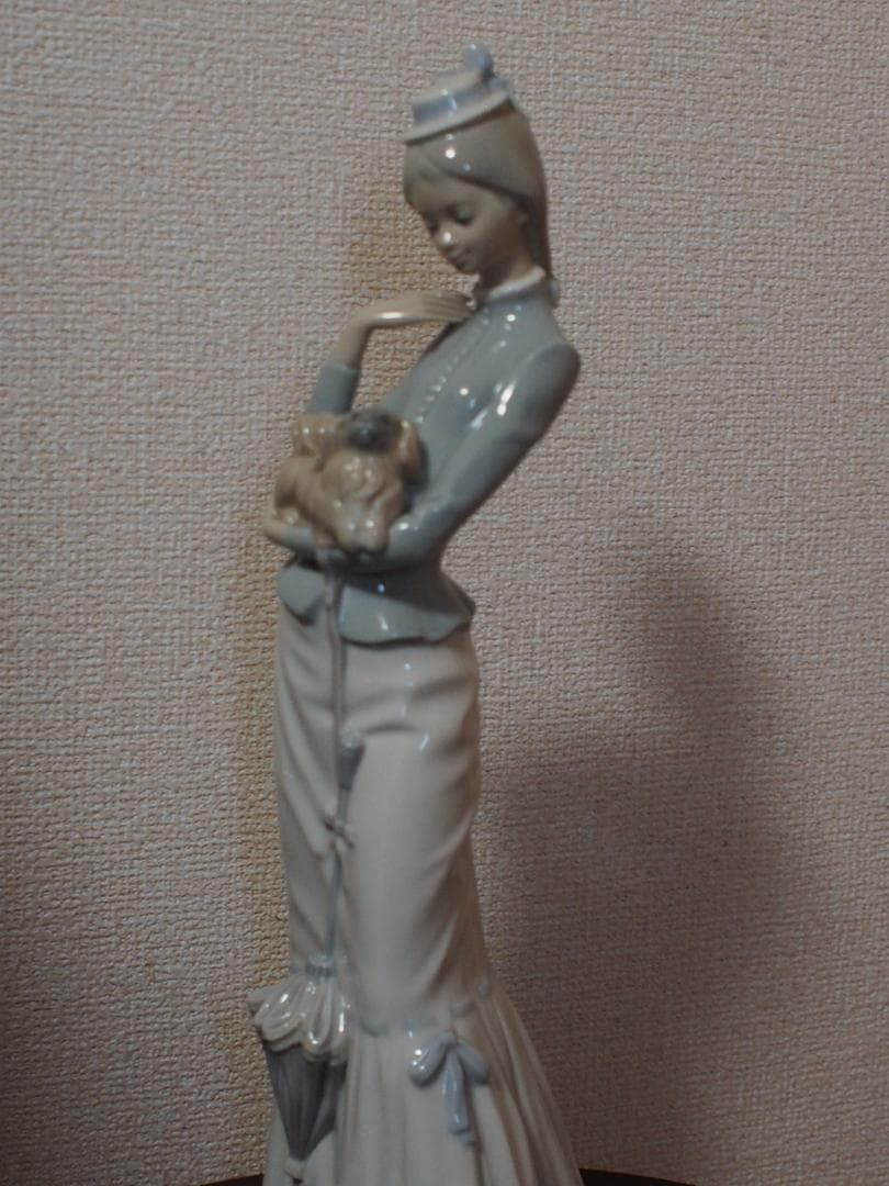★LLADRO社　リヤドロ　「仔犬を抱く女性」美品