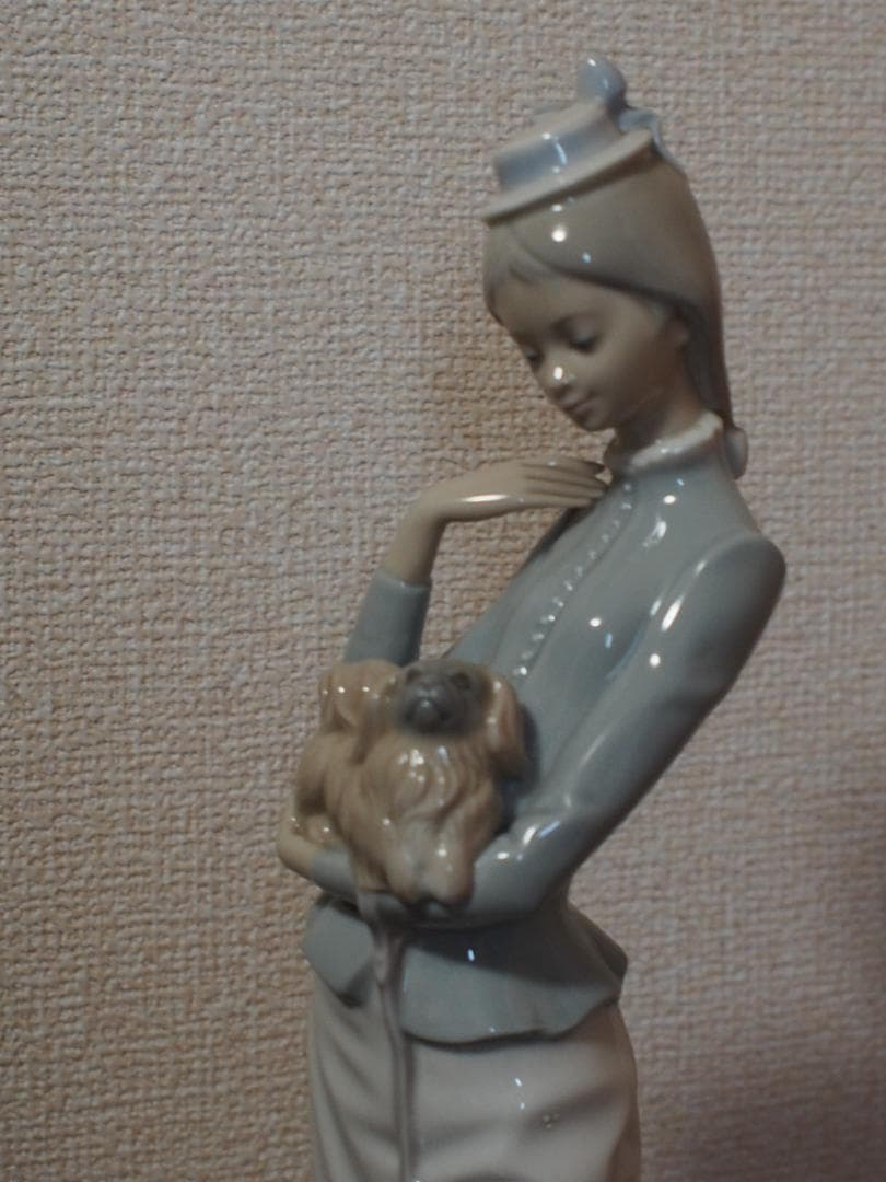 ★LLADRO社　リヤドロ　「仔犬を抱く女性」美品