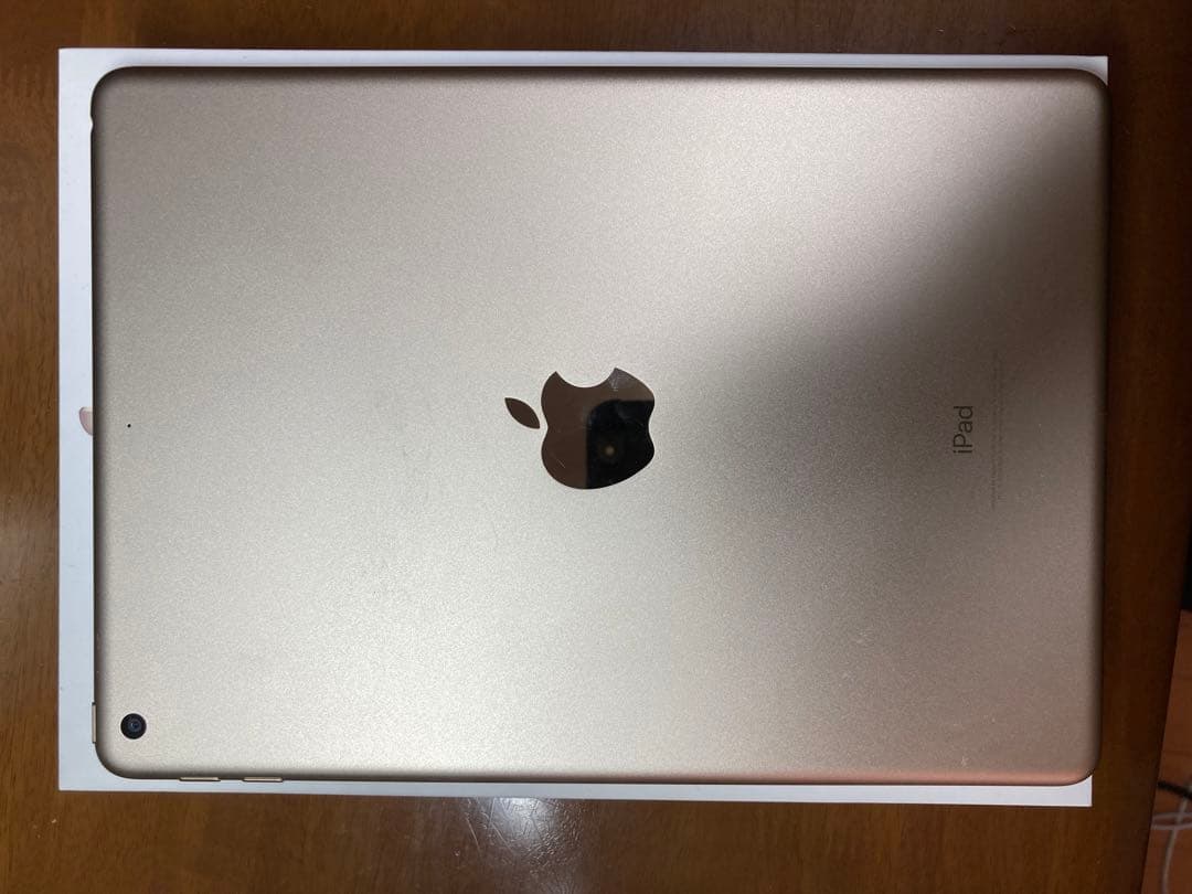 Apple iPad (第5世代) ゴールド本体