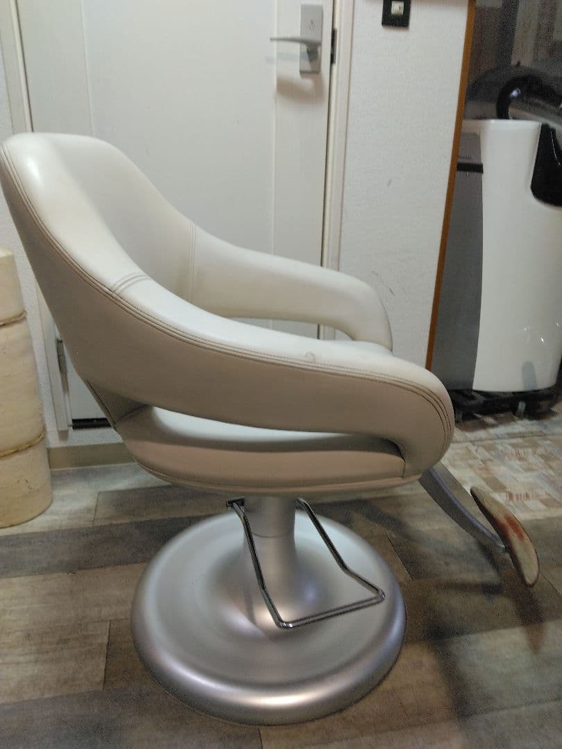 美容室　オオヒロスタイリングチェア