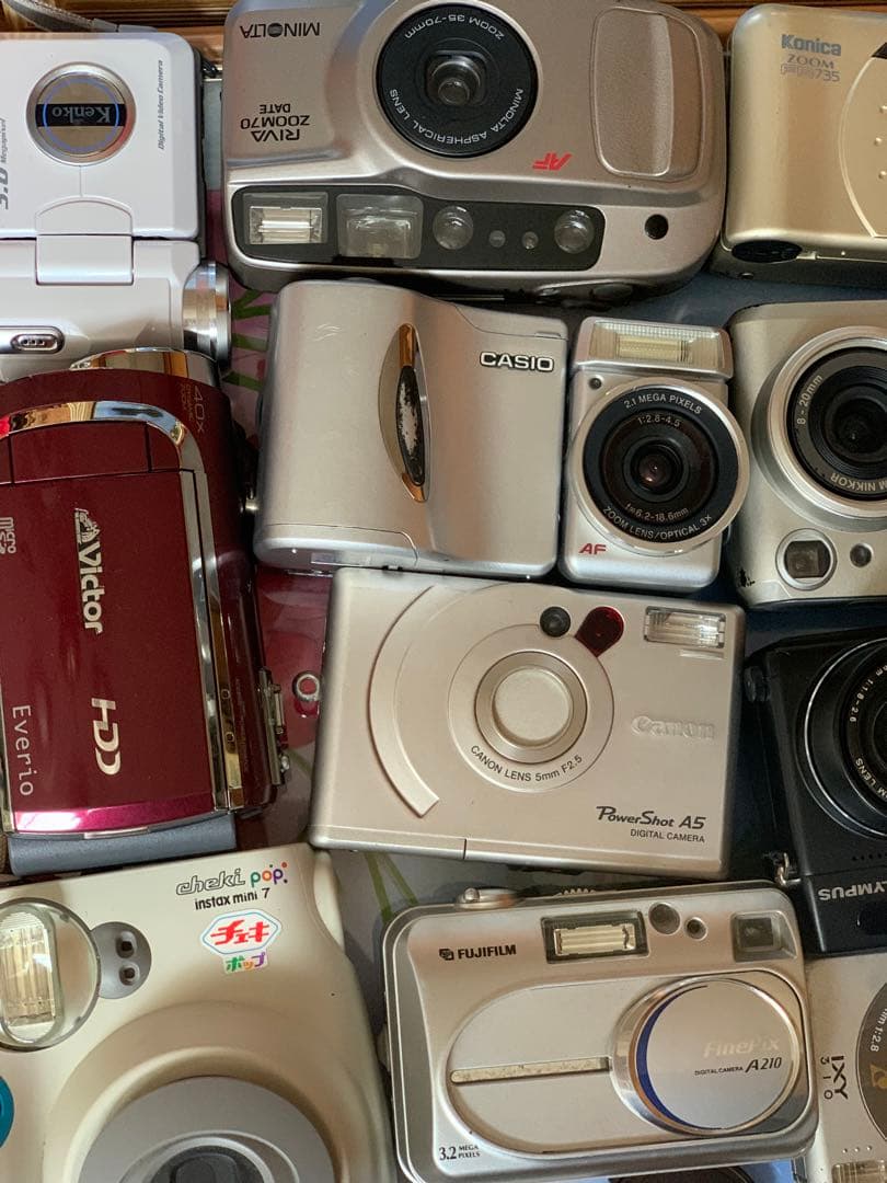 キヤノン、カシオ、ニコン、オリンパス、富士フイルムのカメラを大量販売