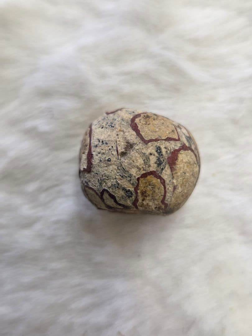 019　蜻蛉玉　古いベージュと赤の模様の球形ビーズ！