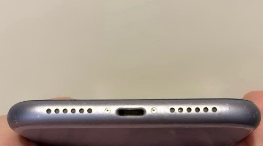 美品Apple iPhone 11 ラベンダー