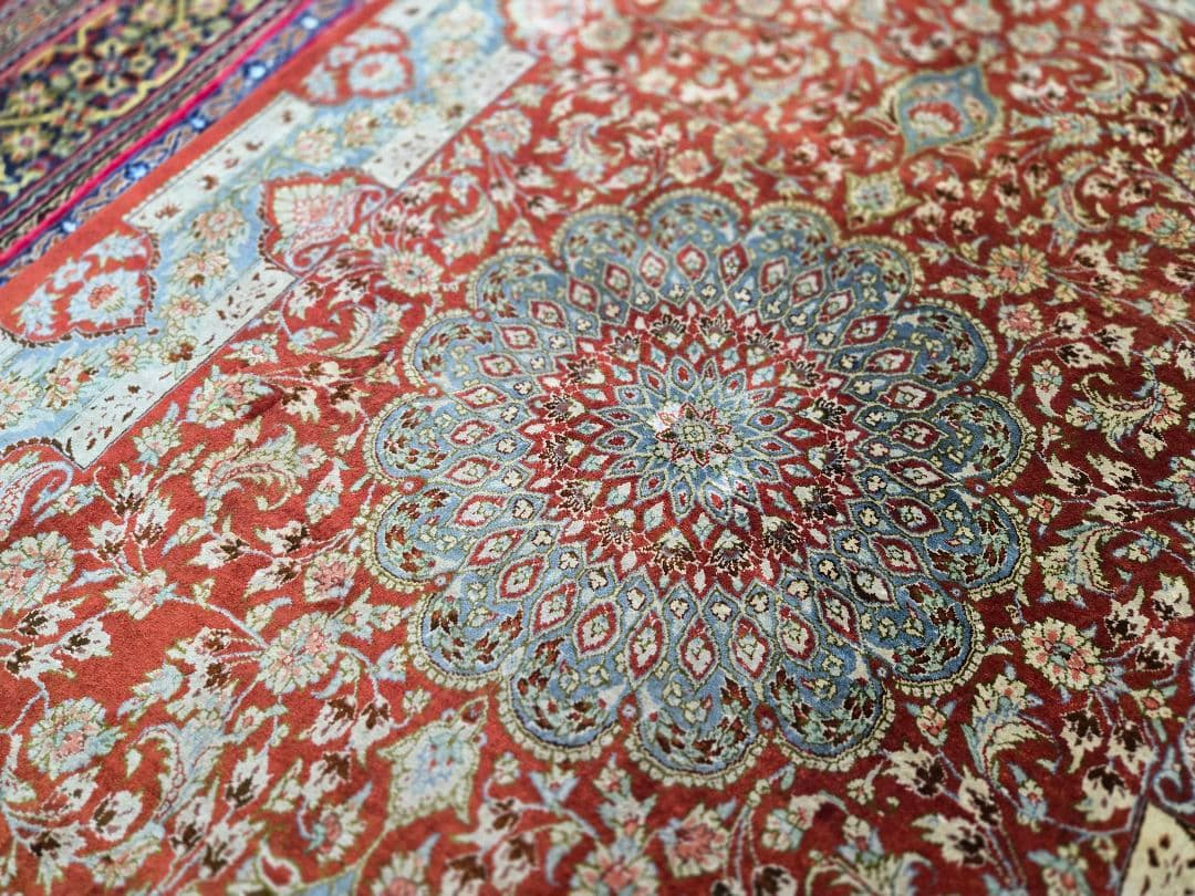 ペルシャ絨毯 クム産Ahmadi工房本物保証手織りシルク126cm×80cm