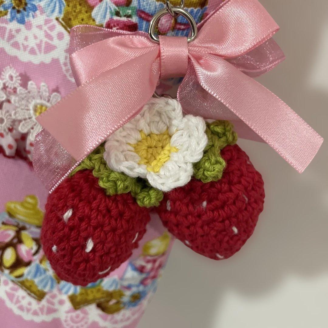 フ*ー様 コヤンイサムチョン　いちごチャーム付きトートバッグ