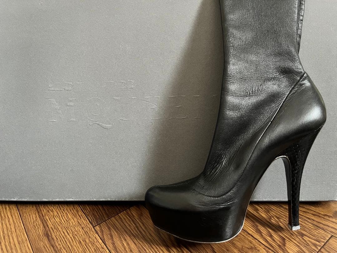 Alexander McQueen 新品　サイハイブーツ　ブラック