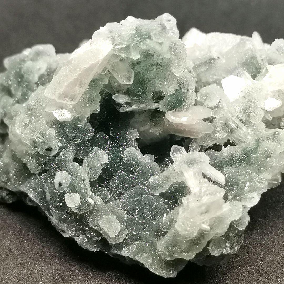 ブラックカルセドニー　ピンクスティルバイト