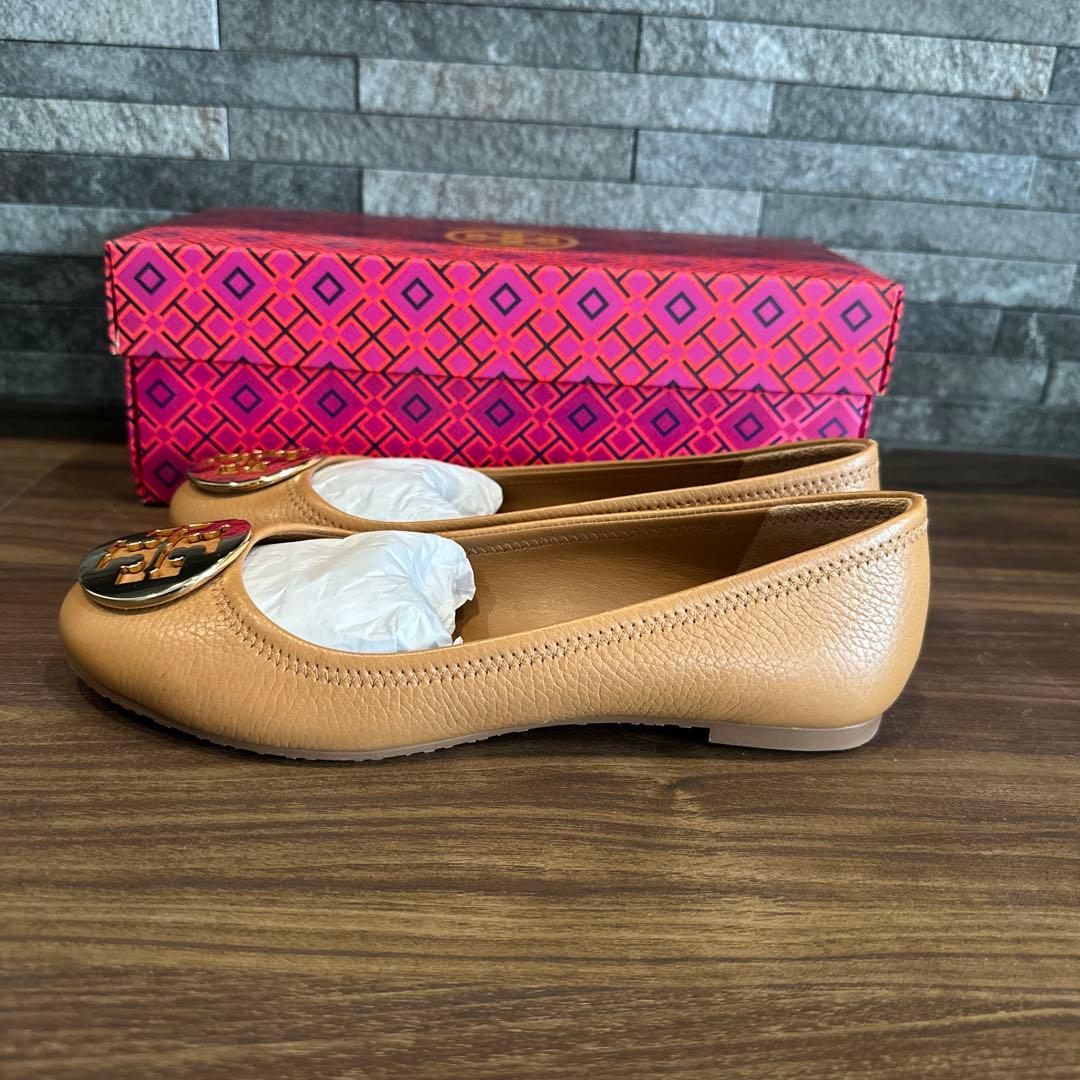 「新品・未使用」TORY BURCH ベージュフラットシューズ 23.5cm