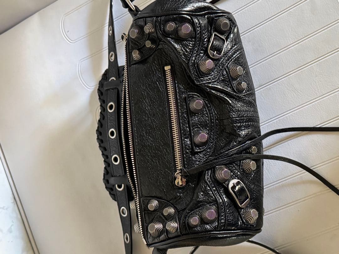 バレンシアガ ルカゴール シリンダーバッグ