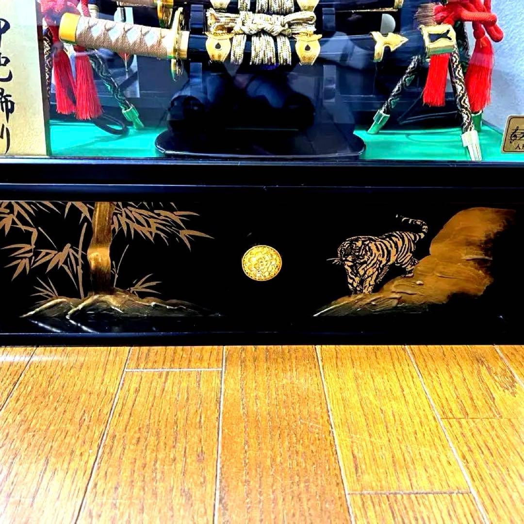 【新品同様】五月人形　兜ケース入り　オルゴール付き　13号吉徳工房