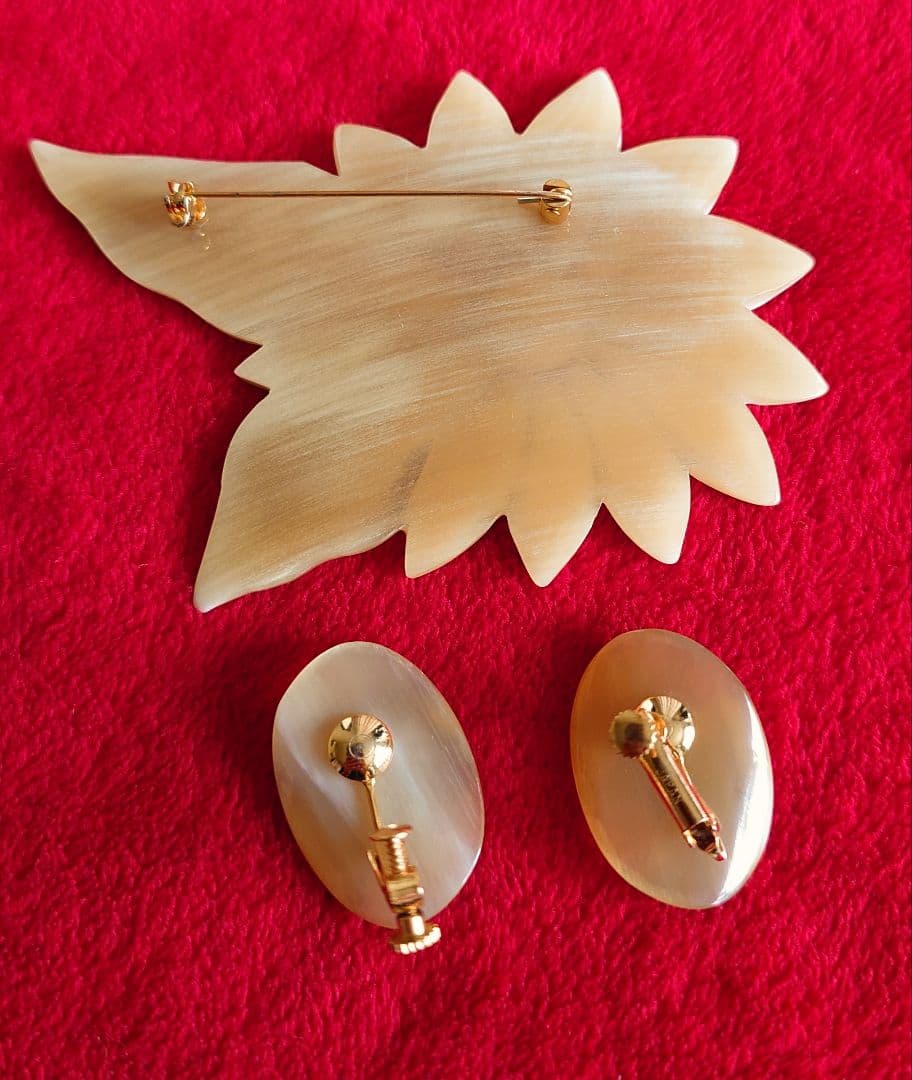 ブローチ イヤリング 水牛 彫刻 花 楕円ツイスト D2＆963 627 697