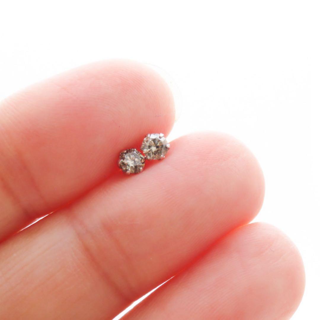 a*o様 K10WG ダイヤモンド各0.15×2 一粒ピアス　新品　計0.3ct