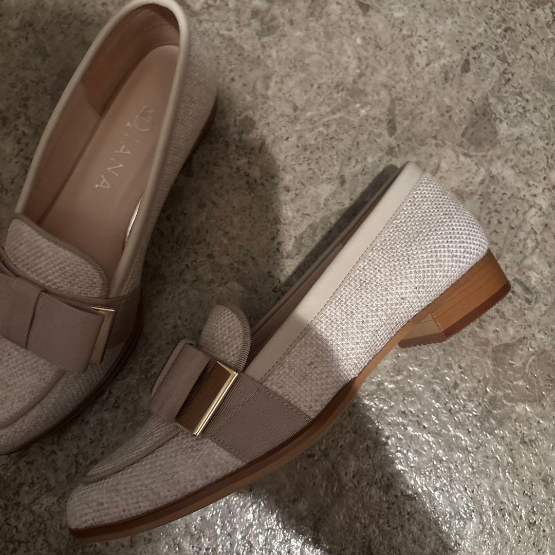 DIANA リボン付きローファー オフホワイト　べージュ