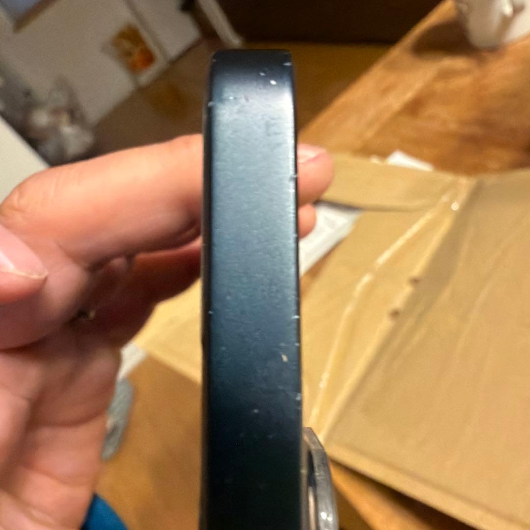 値下げApple iPhone 13本体　ライトニングケーブル付き