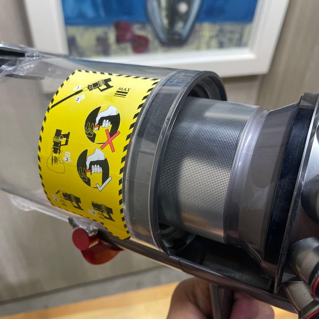 ￼動作確認済みdyson cyclone V10 fluffy 掃除機sv12