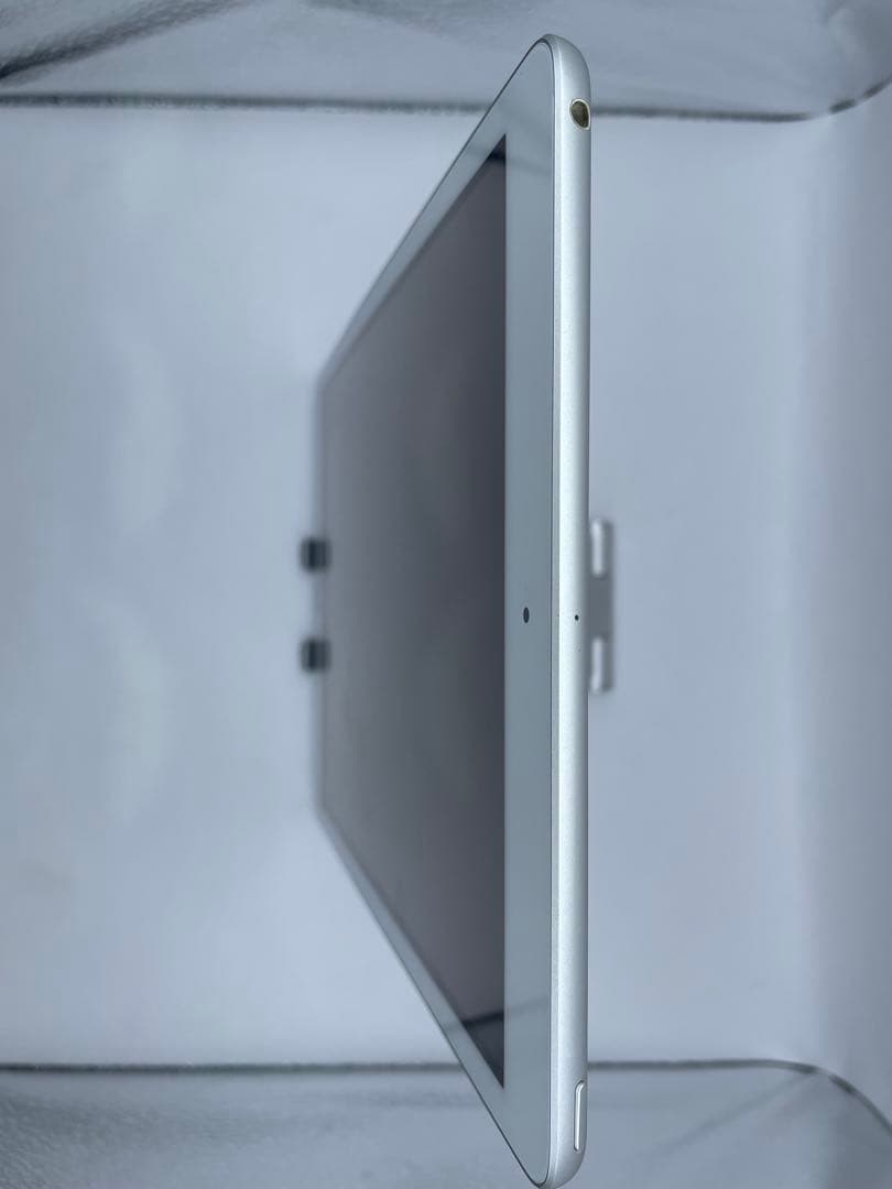 a*u様 iPad 7世代 32GB バッテリー90%