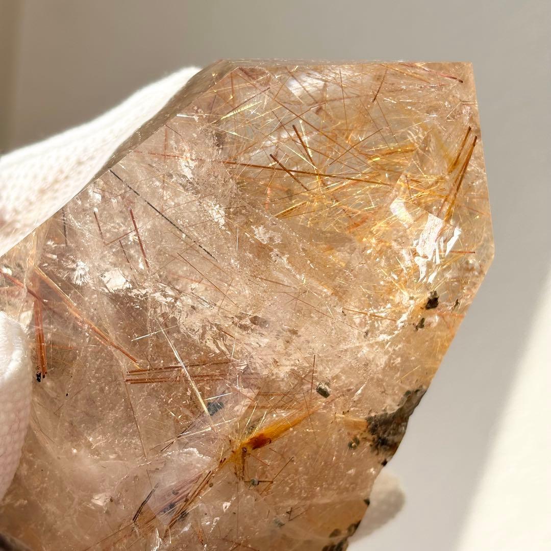 超希少美628g特大 ゴールドタイチンルチル 原石ポリッシュ　鉱物