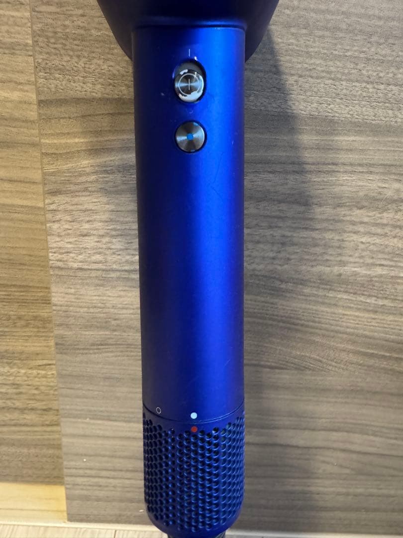 【人気商品】Dyson ヘアドライヤー 付属品有　収納ケース付き　金箔