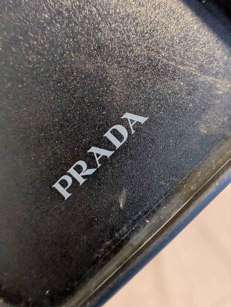 PRADA iPhone15 ケース