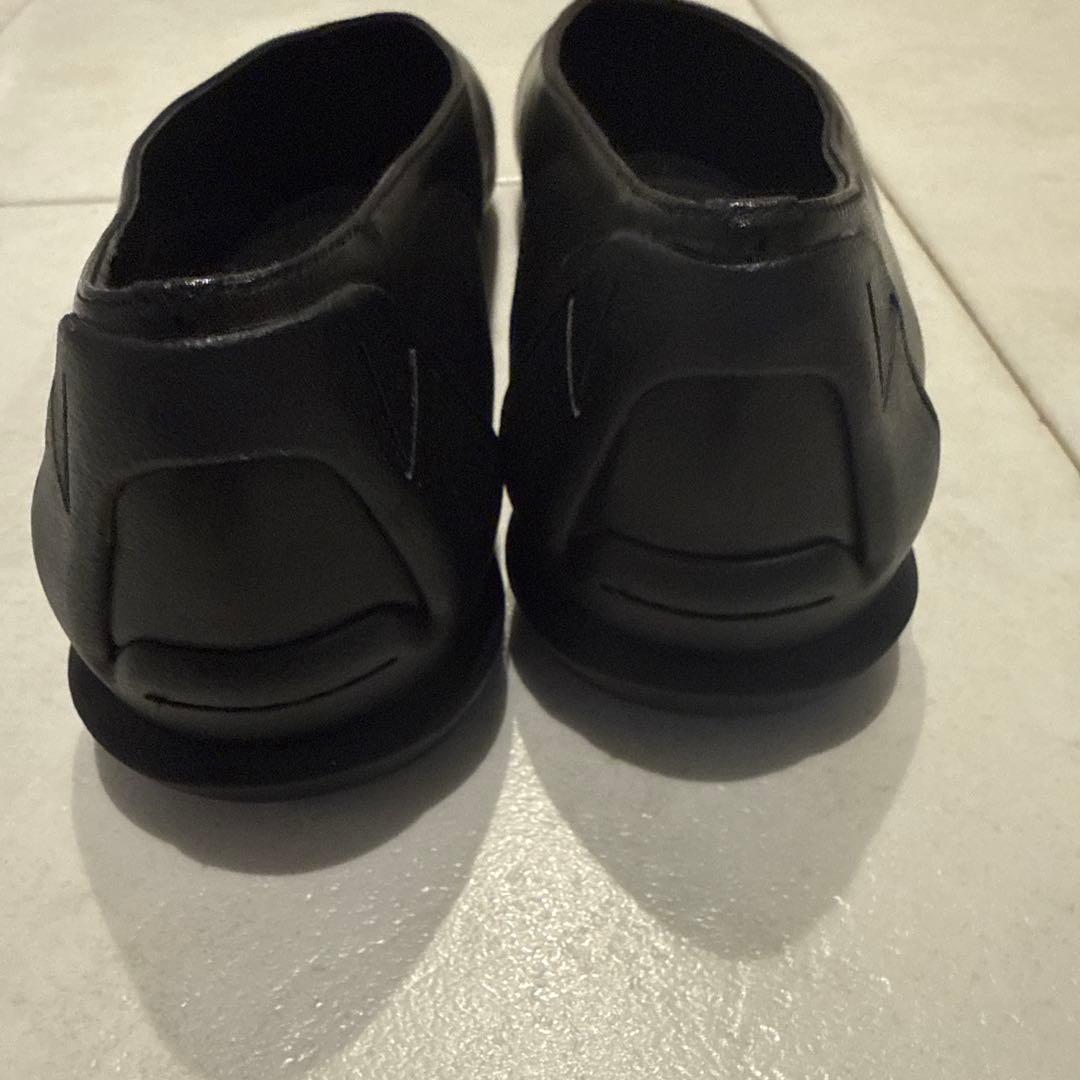 SHISEI ブラック ポインテッドトゥ フラットシューズ　サイズ37.5