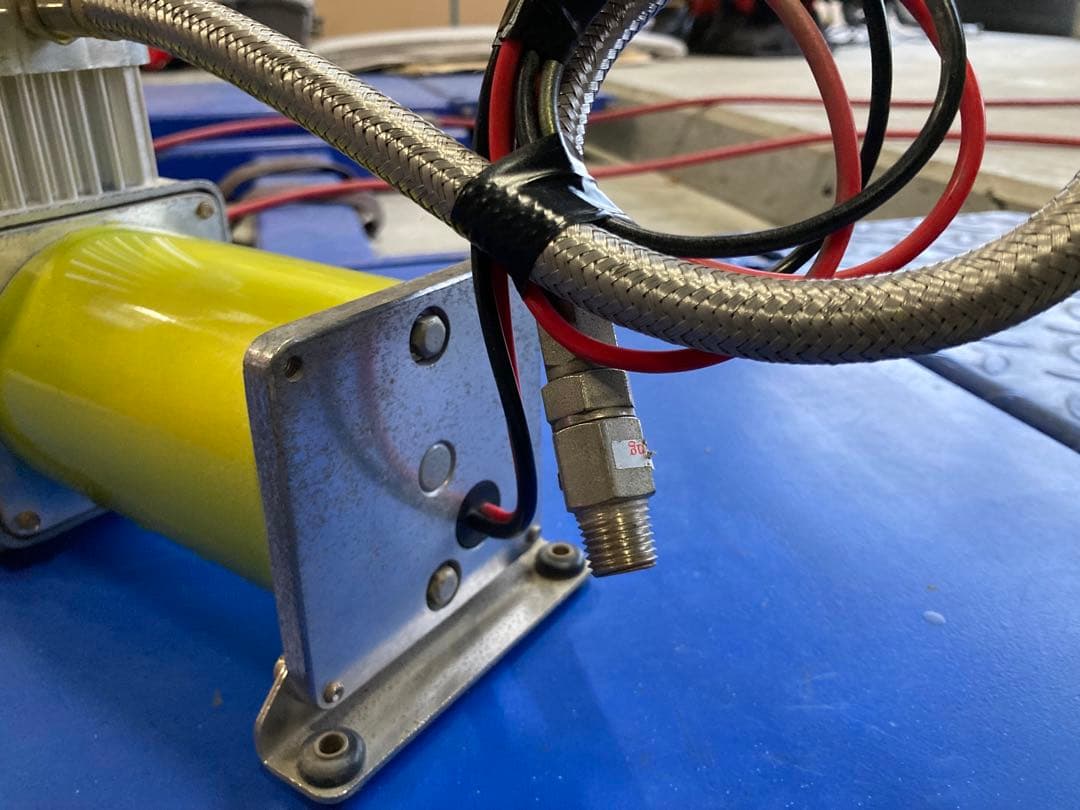 エアサスコンプレッサー