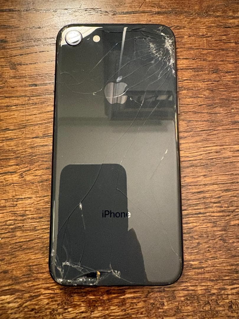 iPhone 8 256GB 背面割れ スペースグレイ