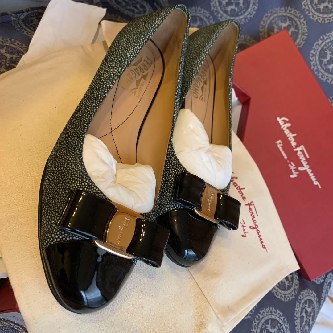 希少美品Salvatore Ferragamo リボン付バレエシューズ エイ革