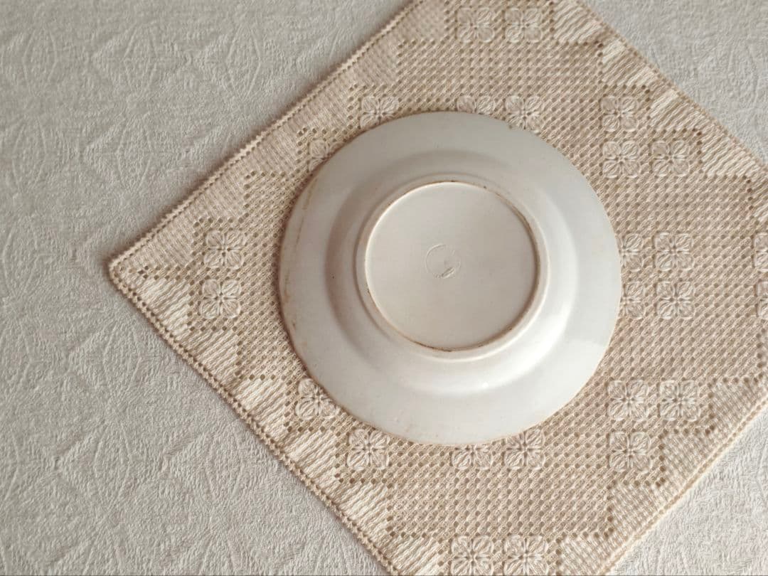 * antique plate ୨୧* フラワーレリーフ アンティークプレート