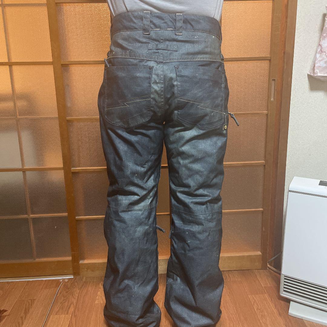 686のメンズウェアの下です。