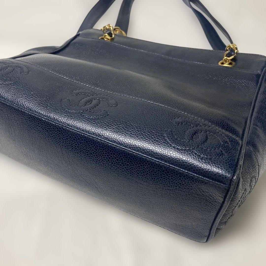 シャネル　トリプルココ　キャビアスキン　ゴールド　チェーンバッグ　ショルダー